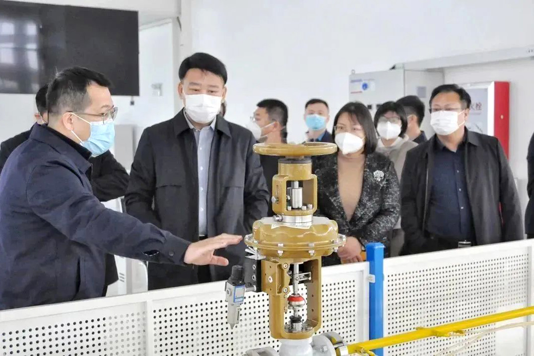 濟寧市科技局黨組書記龔標帶隊到艾坦姆流體調研科技創新工作